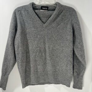 Macy's Classic Gray V-Neck Men's Sweater made in Scotland
